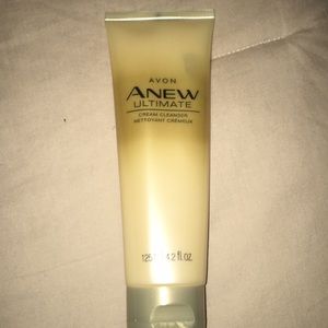 A NEW ultimate cream cleanser, nettoyant cremeux..